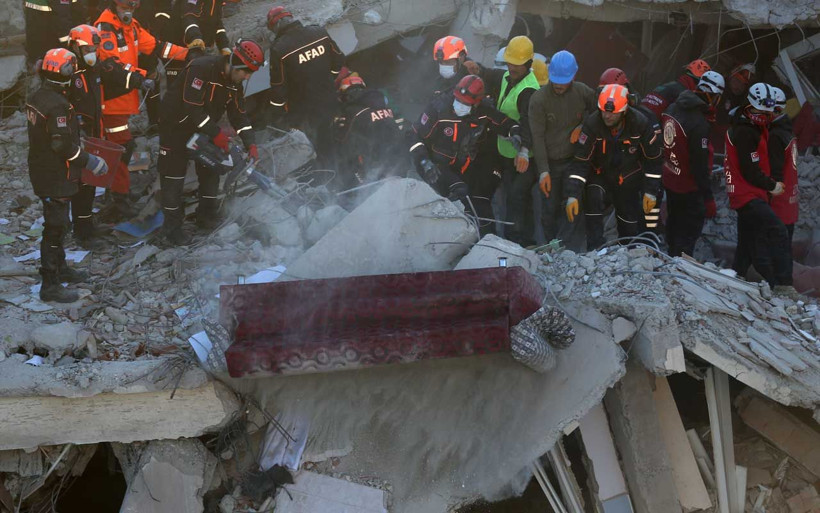 Esra Erol Elazığ'daki deprem için seferber oldu yardım malzemesi gönderdi - Resim: 2