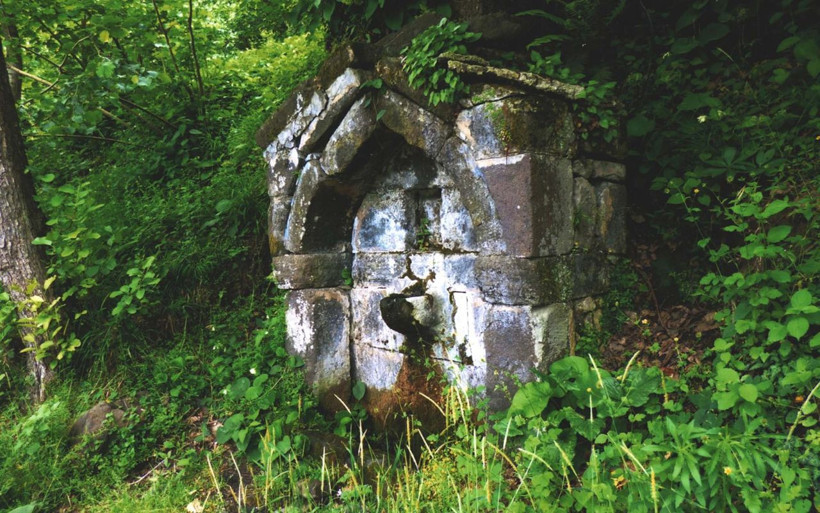 Trabzon'da 150 yıllık tarihi çeşme çalındı - Resim: 1