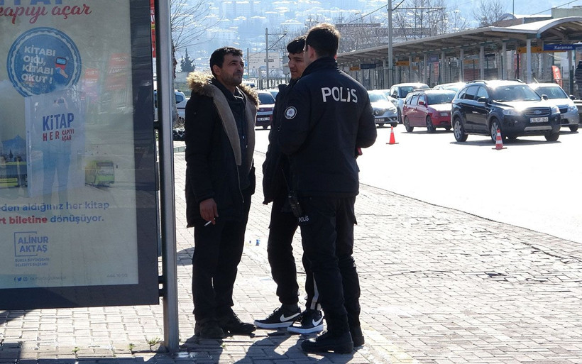 Evden kaçan engelli kızını eve götürmek isteyince karakolluk oldu - Resim: 4