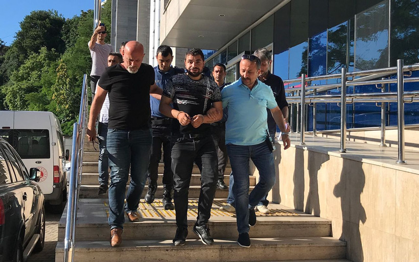 Zonguldak'ta bir şahıs kız arkadaşını denize atarak boğulmasını izlemiş - Resim: 1