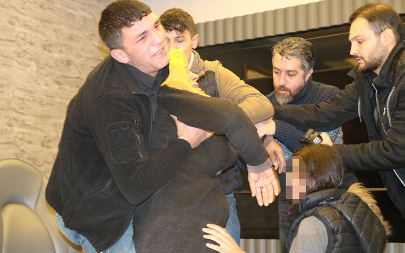 HDP önündeki eylemden bir güzel haber daha kızına kavuşan anne sevinçten bayıldı - Resim: 1