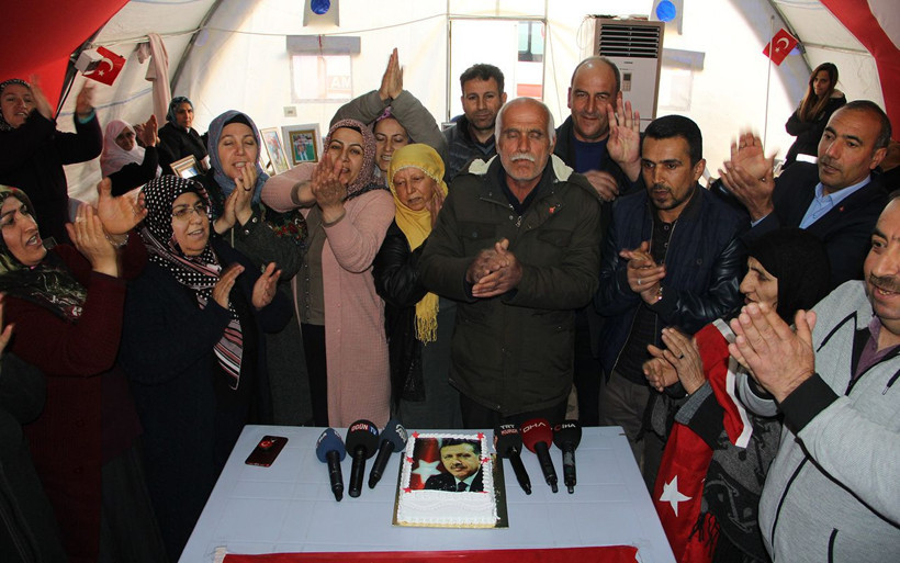 Cumhurbaşkanı Erdoğan'dan Diyarbakır HDP binası önündeki ailelere teşekkür telefonu - Resim: 3