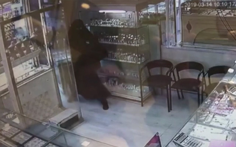 Bursa'daki çarşaflı kuyumcu soyguncuları suç makinesi çıktı - Resim: 4