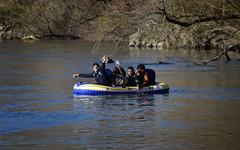 Mültecilerden ilginç geçiş yöntemi - Resim: 1