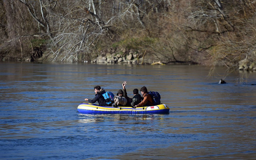 Mültecilerden ilginç geçiş yöntemi - Resim: 2