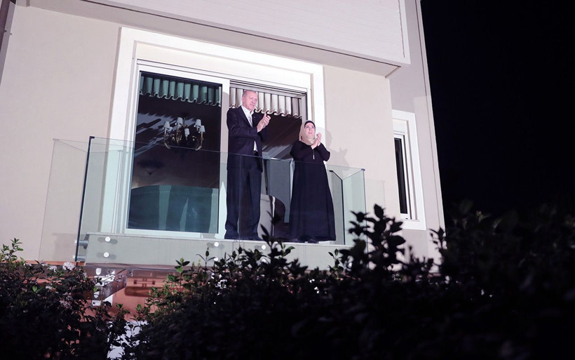 Erdoğan ve tüm Türkiye'den sağlık çalışanlarına alkışlı destek - Resim: 1