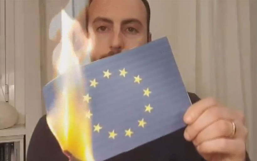 İtalya Avrupa Birliği bayrağını yakıyor İngiltere'den tüyler ürperten itiraf - Resim: 2