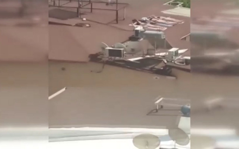 Antalya'da sahile gidemeyen kadınlar çatıda bikinili ve mayolu güneşlendi - Resim: 3