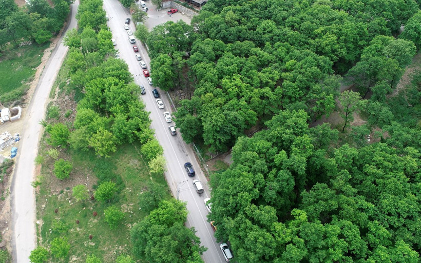 Bursa'da sokağa çıkma yasağı öncesi su kuyruğu 20 litresi 2 buçuk lira - Resim: 1