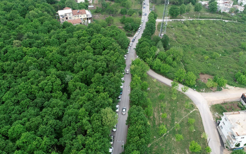 Bursa'da sokağa çıkma yasağı öncesi su kuyruğu 20 litresi 2 buçuk lira - Resim: 4