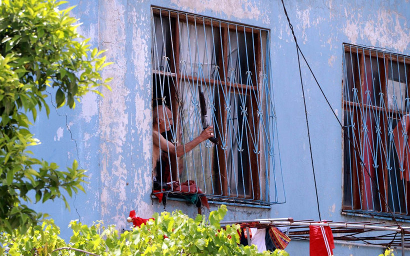 'Komando dede' olarak bilinen adam tüfekle ateş açtı özel harekat devreye girdi - Resim: 2