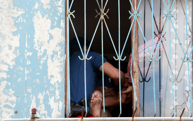 'Komando dede' olarak bilinen adam tüfekle ateş açtı özel harekat devreye girdi - Resim: 3