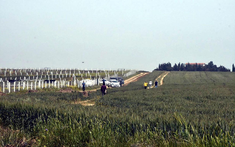 Jandarma tarlaları kullanarak İstanbul'dan Tekirdağ'a geçmek isteyenlere izin vermedi - Resim: 2