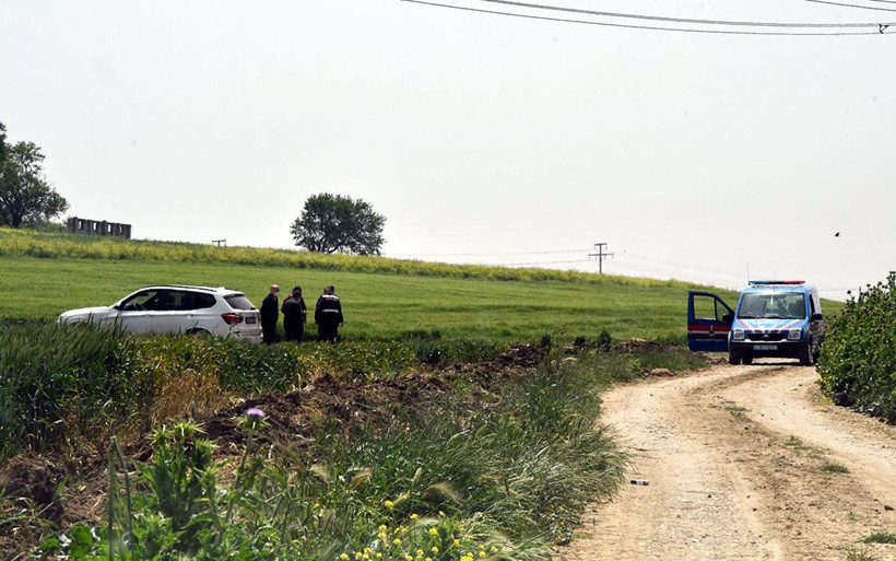 Jandarma tarlaları kullanarak İstanbul'dan Tekirdağ'a geçmek isteyenlere izin vermedi - Resim: 4