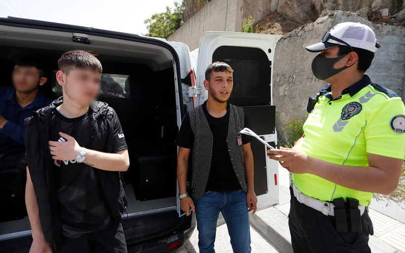 Ankara'da 11 bin lira ceza uygulanan ehliyetsiz sürücü ve arkadaşları selfie yaptı - Resim: 3