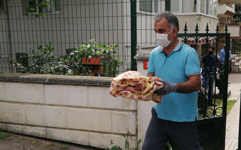 İstanbul'da site bahçesinde yeni doğmuş bebek cesedi bulundu - Resim: 1