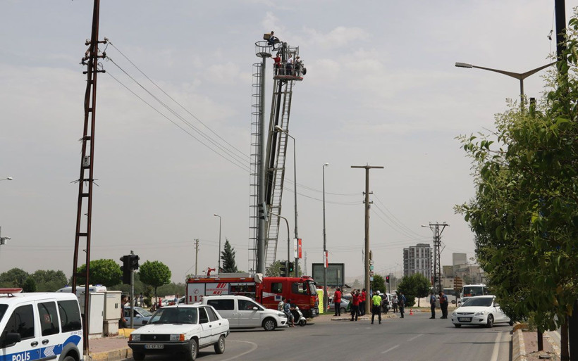 Şanlıurfa'da intihar teşebbüsünü film gibi izlediler! Canlı yayın yaptılar - Resim: 1