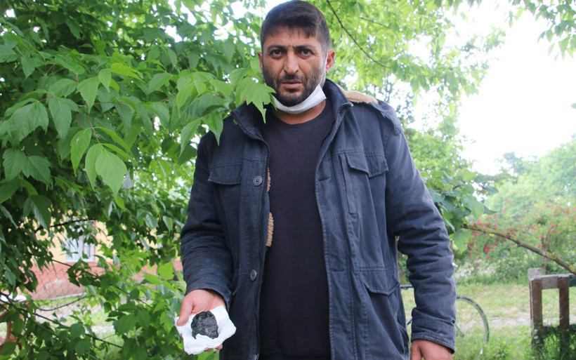 Düzce'de ot biçerken rastladı! Göktaşı olduğunu iddia edip 'Bulduğumda sıcaktı' dedi - Resim: 3