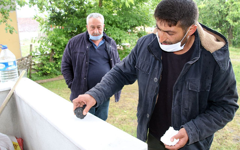 Düzce'de ot biçerken rastladı! Göktaşı olduğunu iddia edip 'Bulduğumda sıcaktı' dedi - Resim: 2