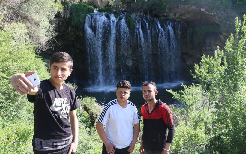 Sivas'ta varlığından bir haberler Bizans mağaralarının olduğu şelale büyülüyor - Resim: 3