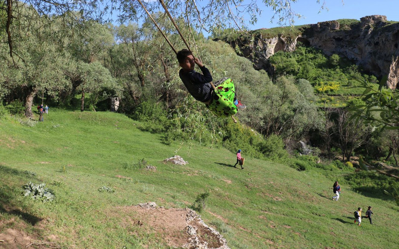 Sivas'ta varlığından bir haberler Bizans mağaralarının olduğu şelale büyülüyor - Resim: 2