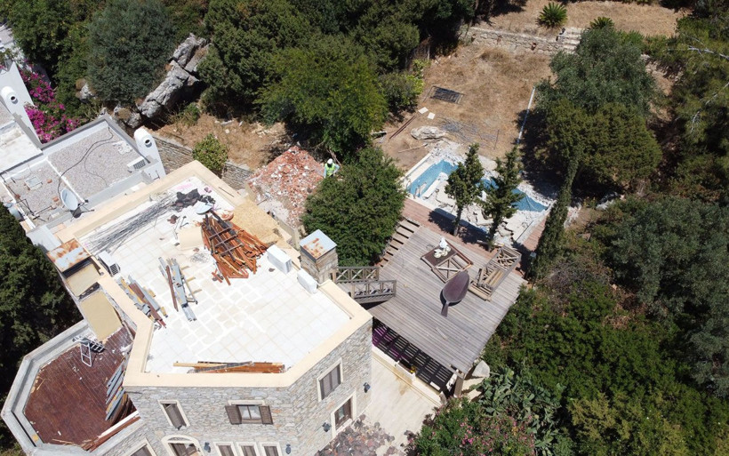 FETÖ firarisi Can Dündar'ın Bodrum'daki kaçak villasında yıkım işlemi devam ediyor - Resim: 4