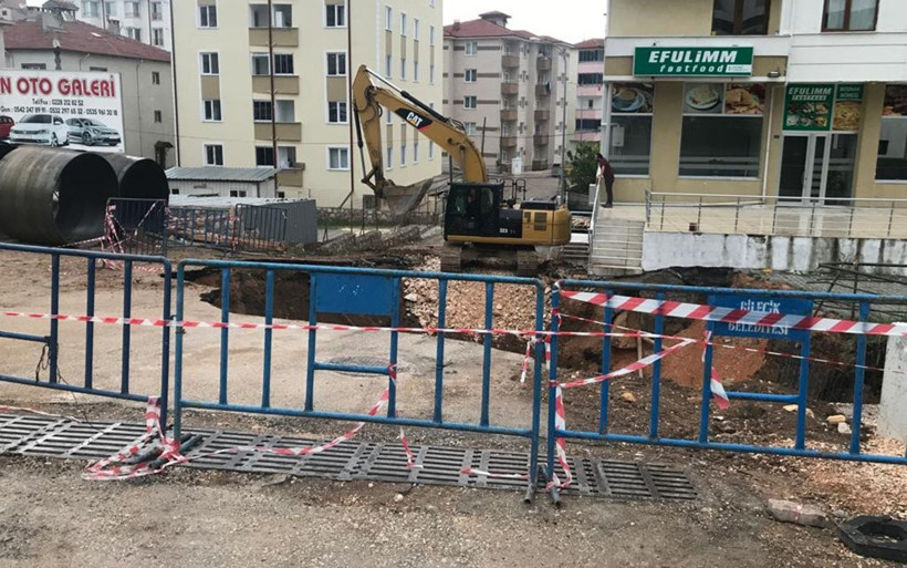 Bilecik'te alt yapı çalışması sırasında göçük - Resim: 3