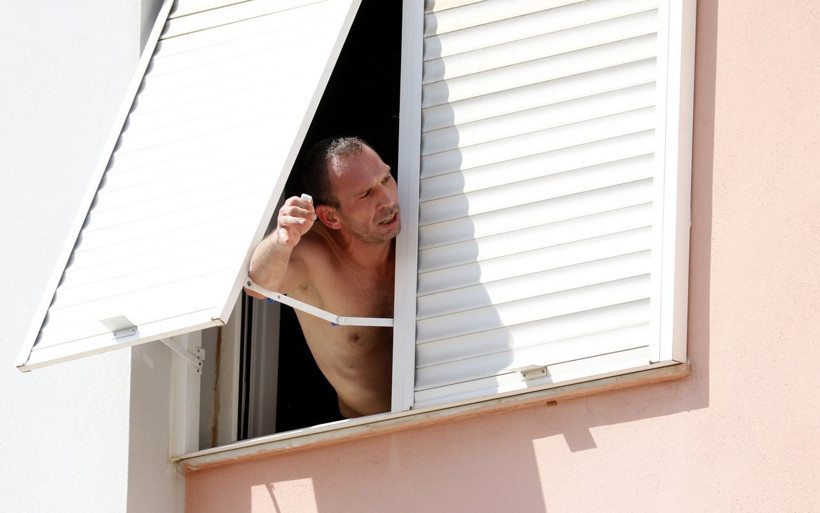 Antalya'da pencereden ne var ne yok attı Özel Harekat etkisiz hale getirdi - Resim: 1