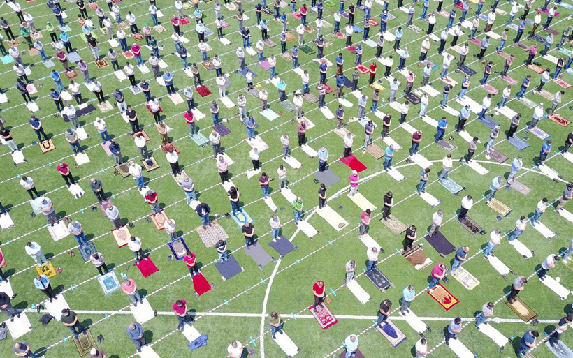 İstanbul'da toplu cuma namazı kılanlar böyle görüntülendi! - Resim: 2