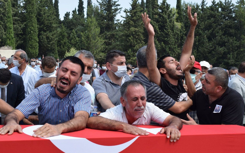 Kalp krizi geçiren uzman çavuş Ercüment Kurt son yolculuğuna uğurlandı - Resim: 1