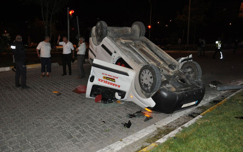 Adıyaman'da feci kaza! Araçlar birbirine girdi: 7 yaralı - Resim: 1