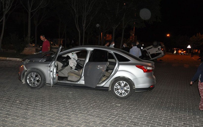 Adıyaman'da feci kaza! Araçlar birbirine girdi: 7 yaralı - Resim: 2