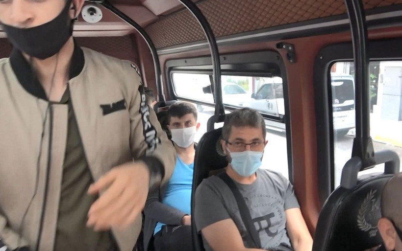 Esenyurt'ta 17 kişilik minibüsten 35 kişi çıktı! Polisler sürücüyü affetmedi - Resim: 3