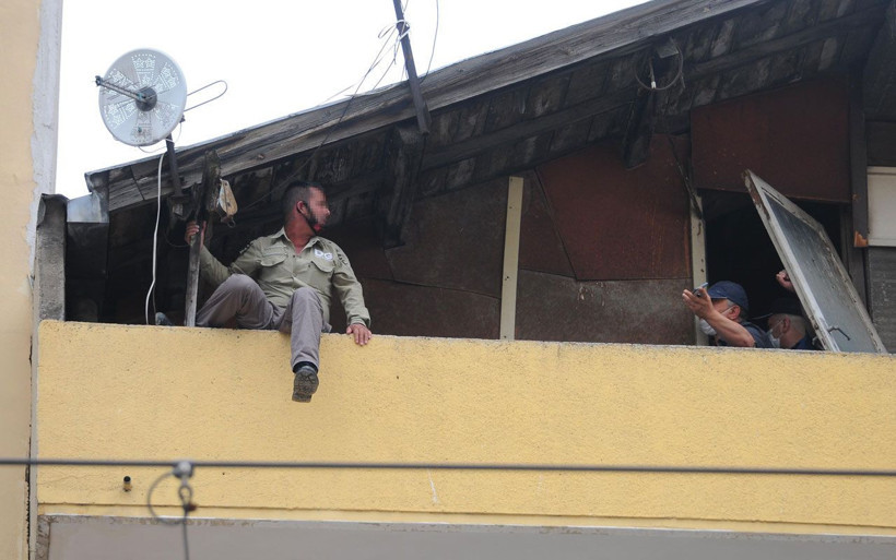 İzmit'te 4 katlı binanın çatısına çıkıp intihara kalkıştı! - Resim: 4