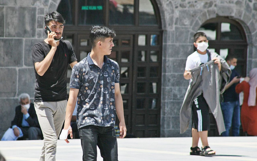 Türkiye'de meydanlar doldu sosyal mesafe unutuldu! İpin ucunu Diyarbakır çekiyor - Resim: 4