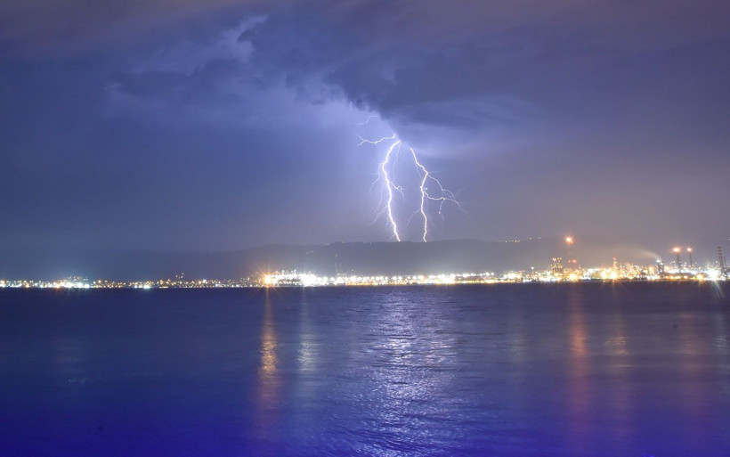 Kocaeli'de çakan şimşekler geceyi aydınlattı! Kartpostallık görüntüler - Resim: 2