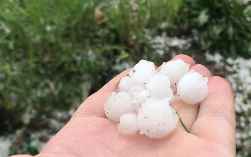 Kars Sarıkamış'ta ceviz büyüklüğünde dolu yağdı! Zor anlar yaşattı - Resim: 2