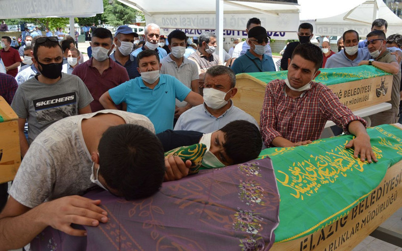 Fırat Nehri'nde hayatını kaybedenler son yolculuklarına uğurlandılar! - Resim: 3