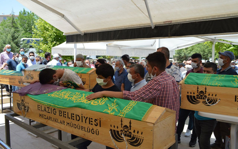 Fırat Nehri'nde hayatını kaybedenler son yolculuklarına uğurlandılar! - Resim: 4