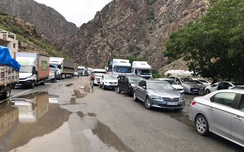 Artvin-Erzurum kara yolu heyelan nedeniyle ulaşıma kapandı - Resim: 4