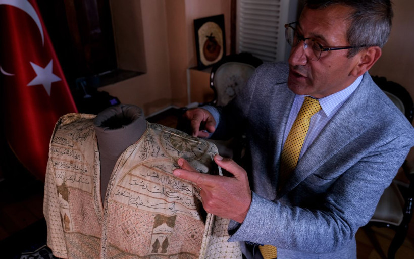 Mevlana'nın oğluna ait 'Tılsımlı gömlek' gizemini koruyor Konya'da ilk defa görüntülendi - Resim: 3