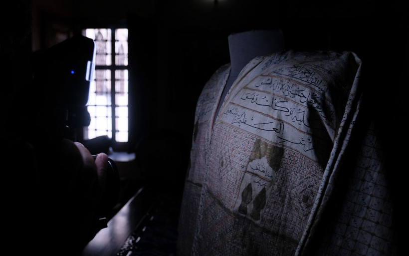 Mevlana'nın oğluna ait 'Tılsımlı gömlek' gizemini koruyor Konya'da ilk defa görüntülendi - Resim: 1