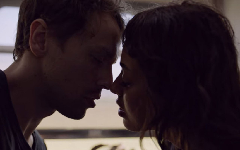 Trende seks sahnesi olay oldu! Yarına Tek Bilet ikiye böldü - Resim: 3