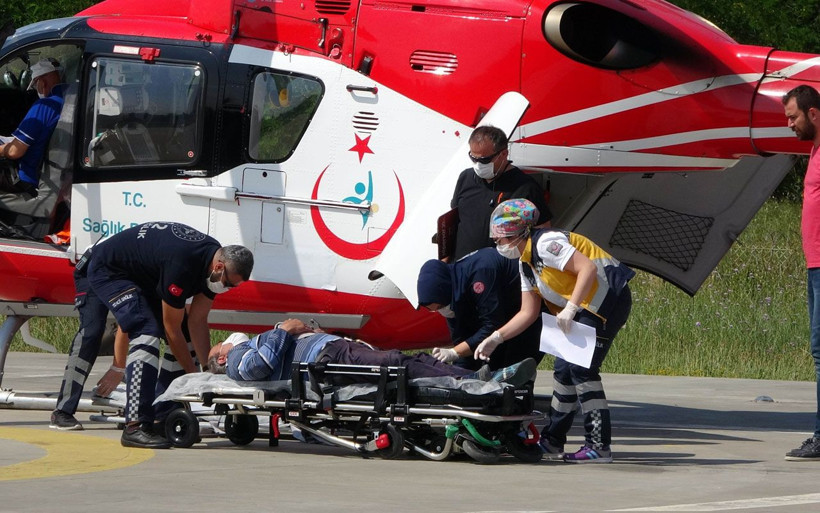 Samsun'da felç geçiren garsonun imdadına ambulans helikopter yetişti! - Resim: 2