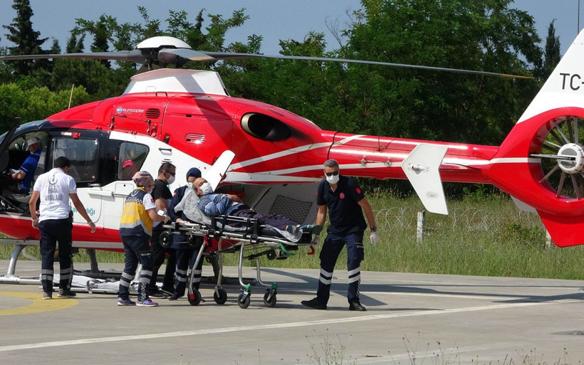 Samsun'da felç geçiren garsonun imdadına ambulans helikopter yetişti! - Resim: 3
