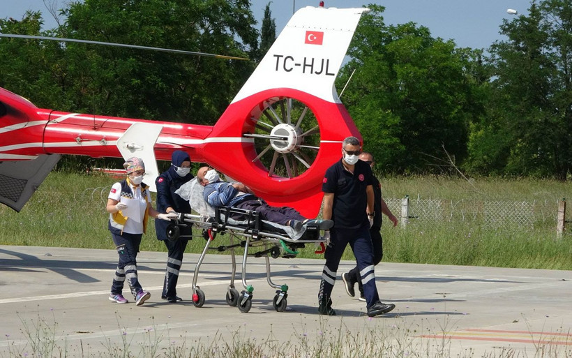 Samsun'da felç geçiren garsonun imdadına ambulans helikopter yetişti! - Resim: 4
