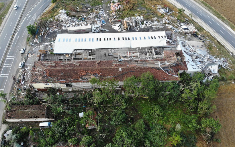 İstanbul'da hortumun vurduğu yerin haline bakın! Bu hale nasıl gelmiş - Resim: 2