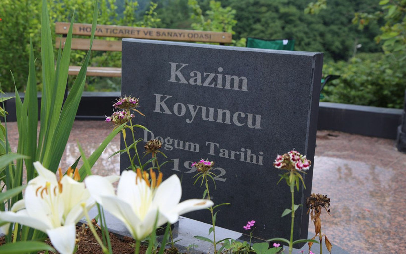 Kazım Koyuncu mezarının başında anıldı 15 yıl önce kansere yenik düşmüştü - Resim: 1