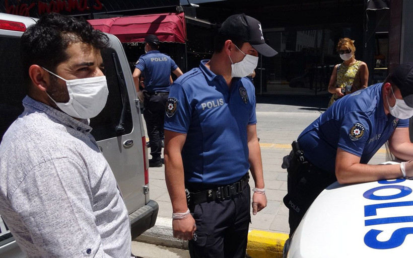 Van'da maske takmayan vatandaşın ilginç savunması 'Yok artık' dedirtti - Resim: 1