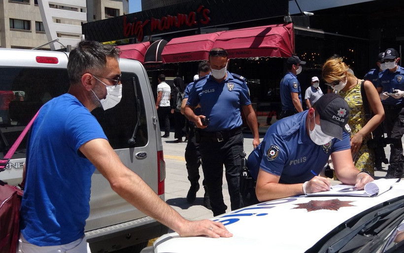 Van'da maske takmayan vatandaşın ilginç savunması 'Yok artık' dedirtti - Resim: 3
